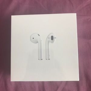 BRAND NEW AIRPODS W CHARGING CASE